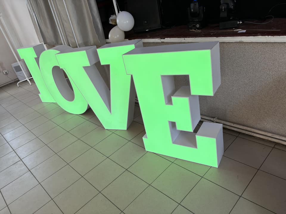 Wynajem Napis Love